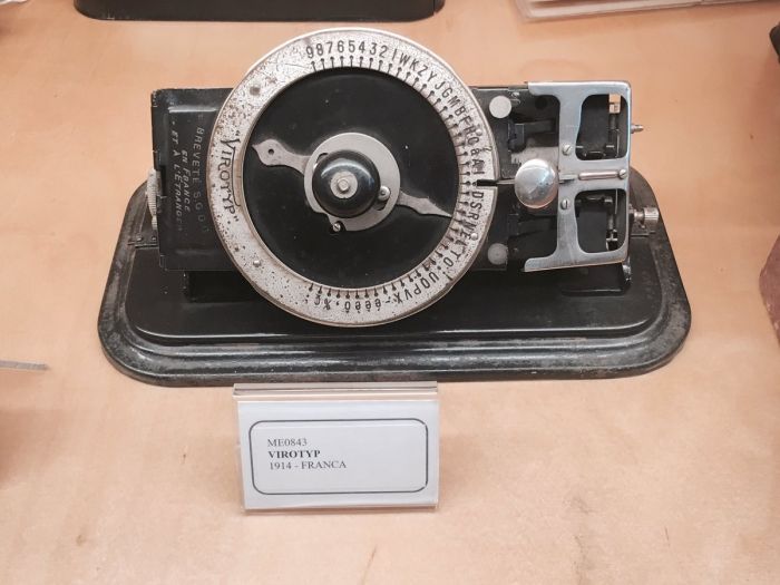 Spain Is Home To A Massive Museum Filled With Typewriters (27 pics)