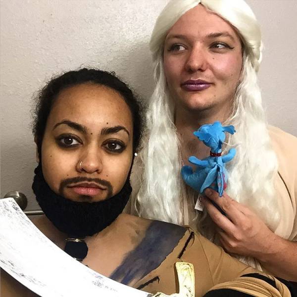 An Awesome Collection Of Halloween Costumes And Halloween Themed Pics (42 pics)
