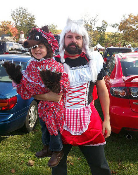 An Awesome Collection Of Halloween Costumes And Halloween Themed Pics (42 pics)