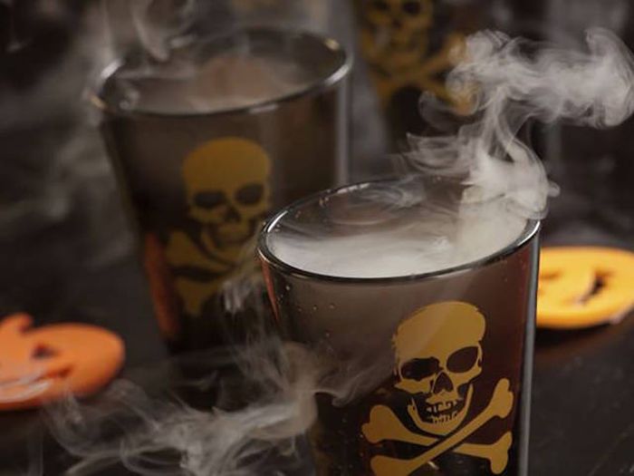 An Awesome Collection Of Halloween Costumes And Halloween Themed Pics (42 pics)