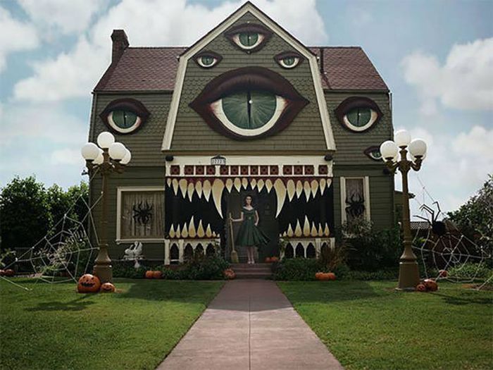 An Awesome Collection Of Halloween Costumes And Halloween Themed Pics (42 pics)