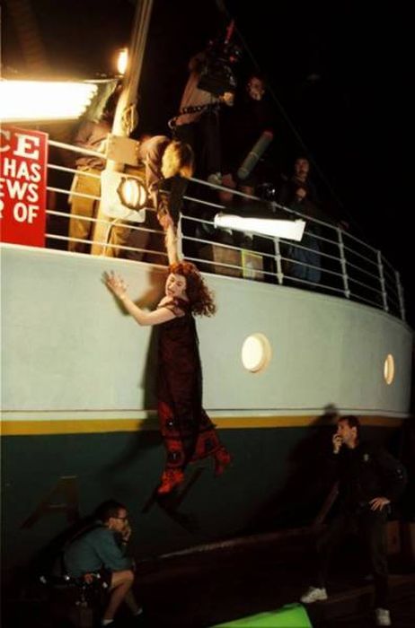 Photos From The Set Of The Iconic Film Titanic (10 pics)