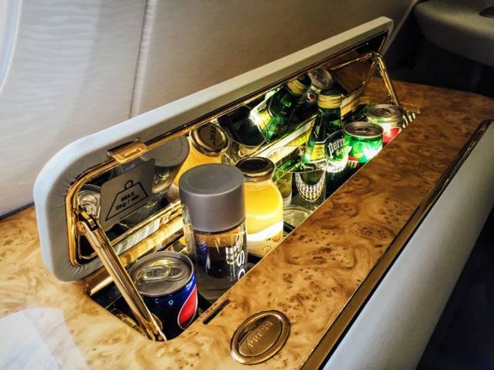 What First Class Travel Is Like On The World’s Best Airline (13 pics)