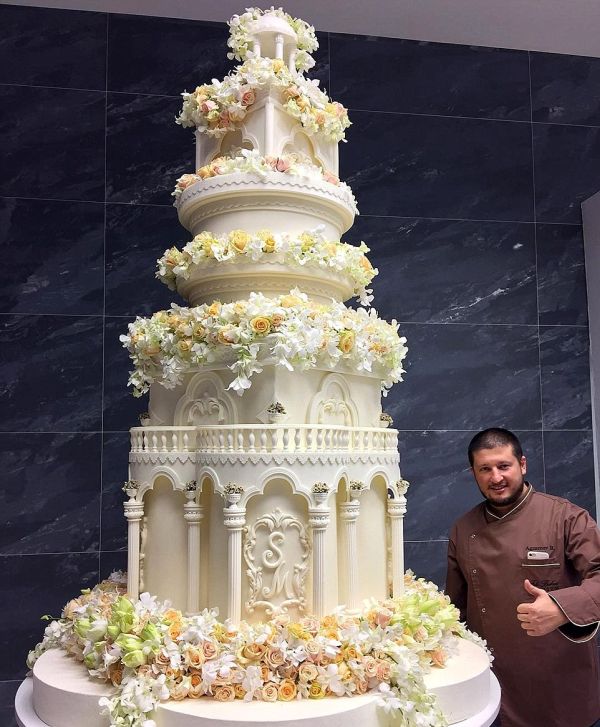 Russian Oil Tycoon's Daughter Gets Married In A £500,000 Bridal Gown (10 pics)