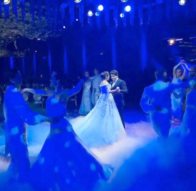 Russian Oil Tycoon's Daughter Gets Married In A £500,000 Bridal Gown (10 pics)