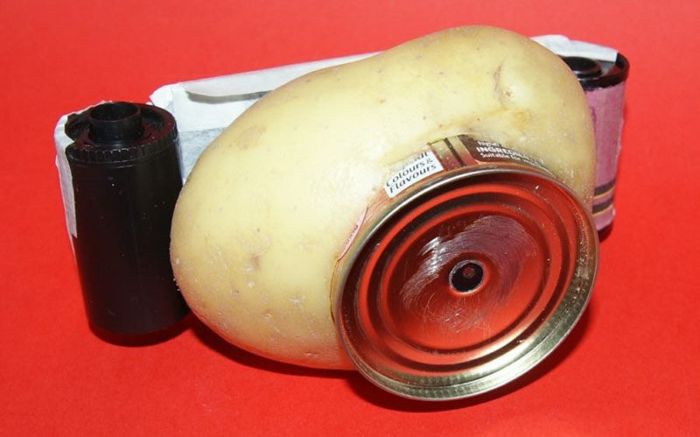 Man Takes Interesting Photos With A Unique Camera Made From A Potato (6 pics)