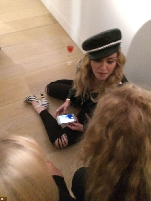 Madonna Drinks Wine On The Floor During Photography Exhibit (6 pics)