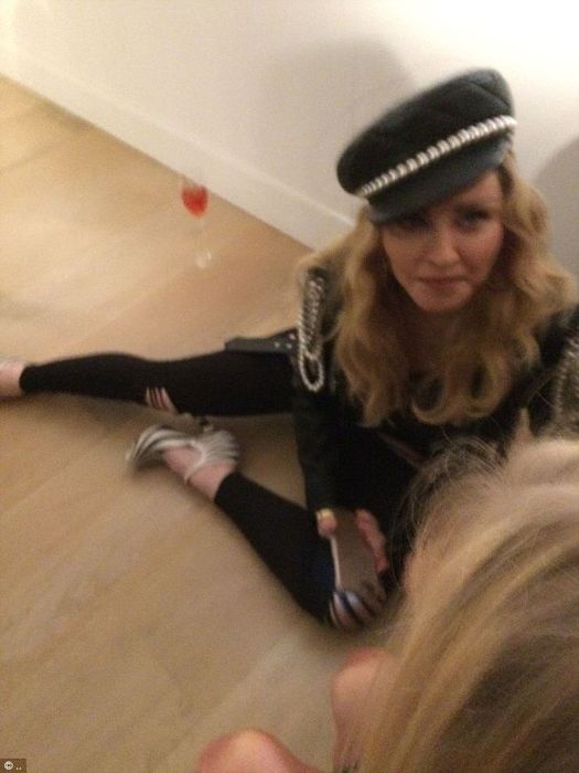Madonna Drinks Wine On The Floor During Photography Exhibit (6 pics)