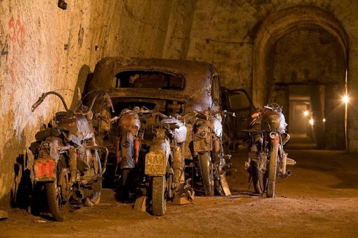 Below Naples There Is A Tomb Of Vehicles Frozen In Time (14 pics)