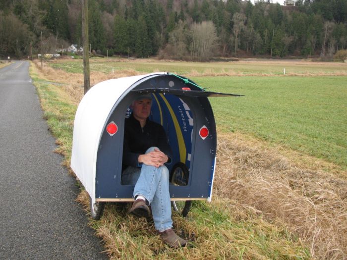 Meet The Man Who Spends His Days Traveling With A Tiny House (11 pics)