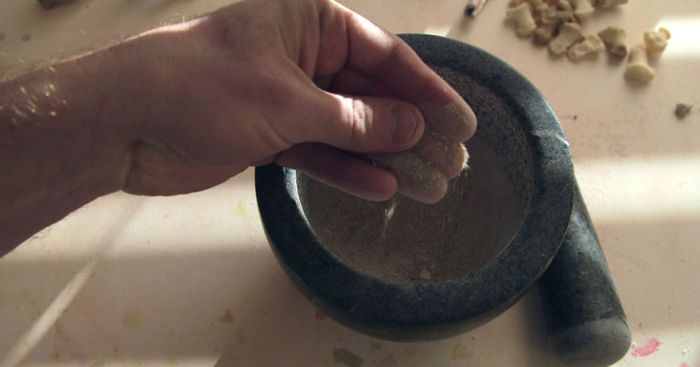 After Turning Bones Into Dinnerware, This Person Runs An Unusual Business (8 pics)