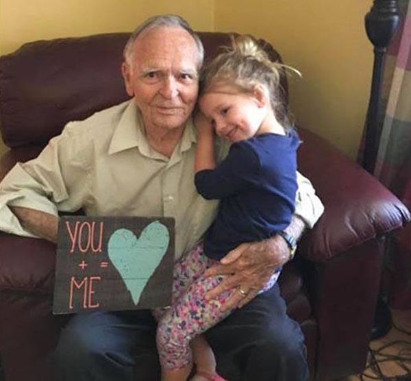 Little Girl Befriends An Elderly Man And Changes His Life (6 pics)
