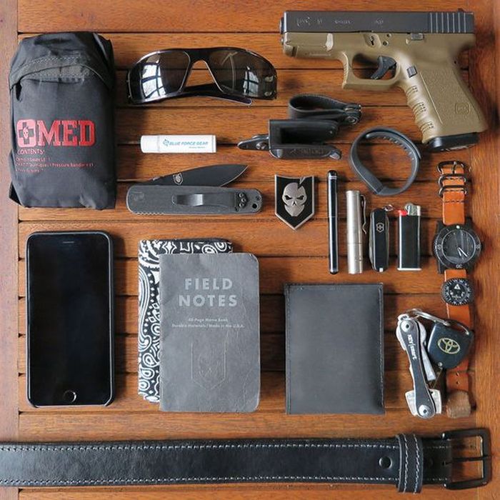 A Cool Collection Of Survival Kits And Weapons (24 pics)