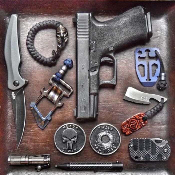 A Cool Collection Of Survival Kits And Weapons (24 pics)