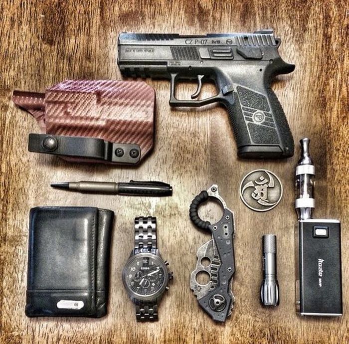 A Cool Collection Of Survival Kits And Weapons (24 pics)