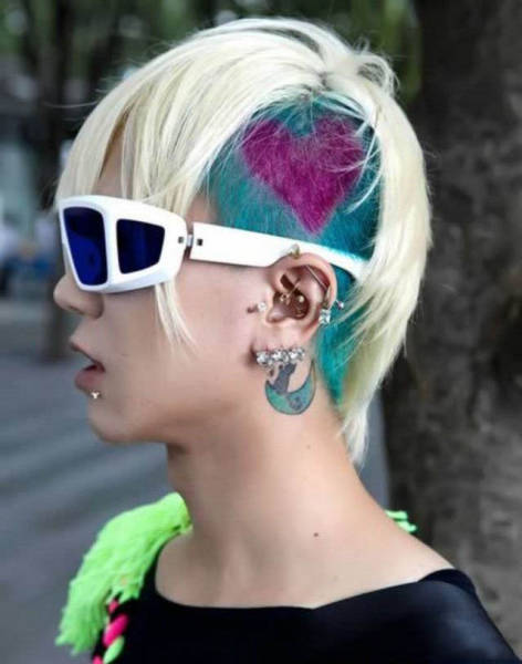 Wild And Crazy Hairdos That Probably Shouldn't Exist (46 pics)