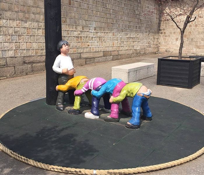If You Try To Explain These Photos You're Going To Have A Bad Time (33 pics)