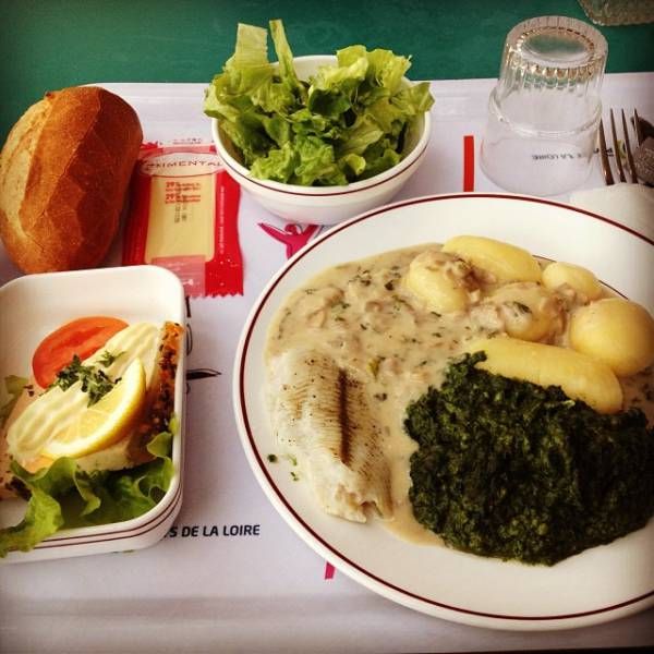 What School Lunch Looks Like For Students Around The World (14 pics)