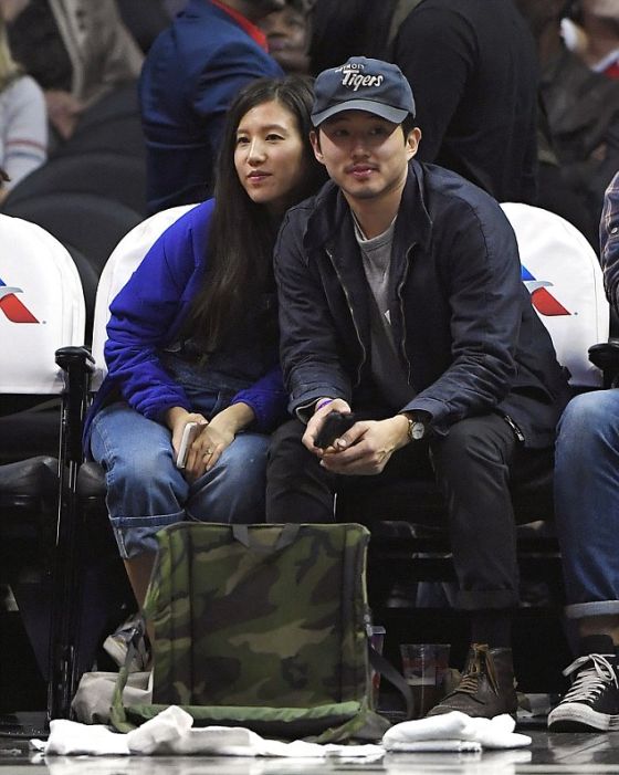 The Walking Dead Star Stephen Yuen Meets Paul Pierce At LA Clippers Game (5 pics)