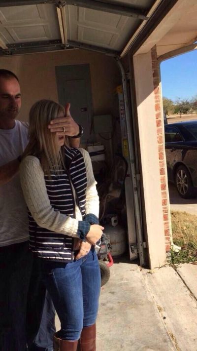 Woman Gets A Surprise She'll Never Forget From Her Fiancé (3 pics)