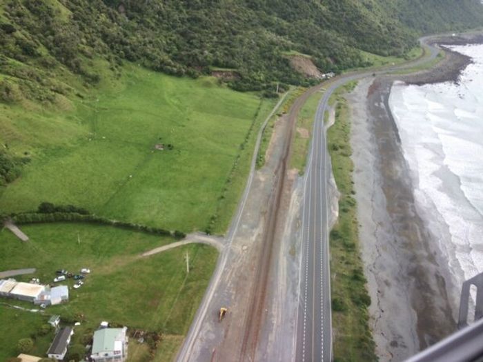 Massive New Zealand Earthquake Claims The Lives Of Two People (20 pics)