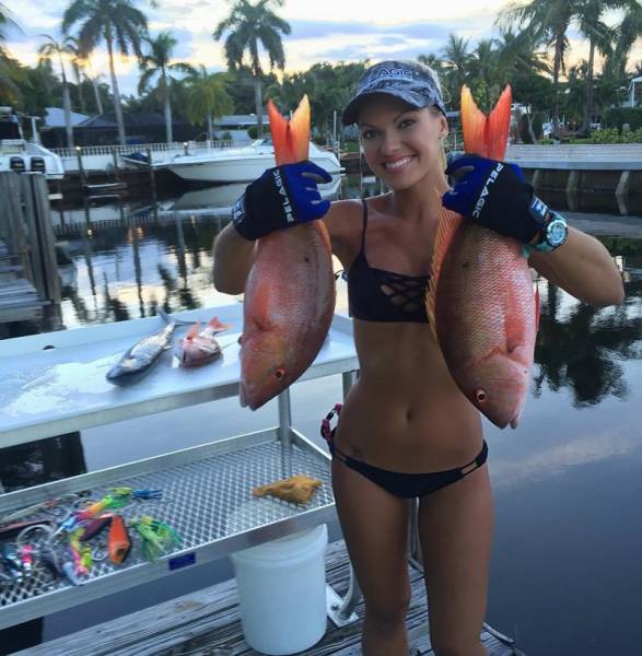 Meet The Gorgeous Blonde Who Loves To Fish In A Bikini (25 pics)