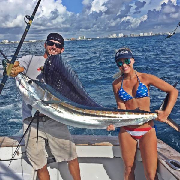 Meet The Gorgeous Blonde Who Loves To Fish In A Bikini (25 pics)