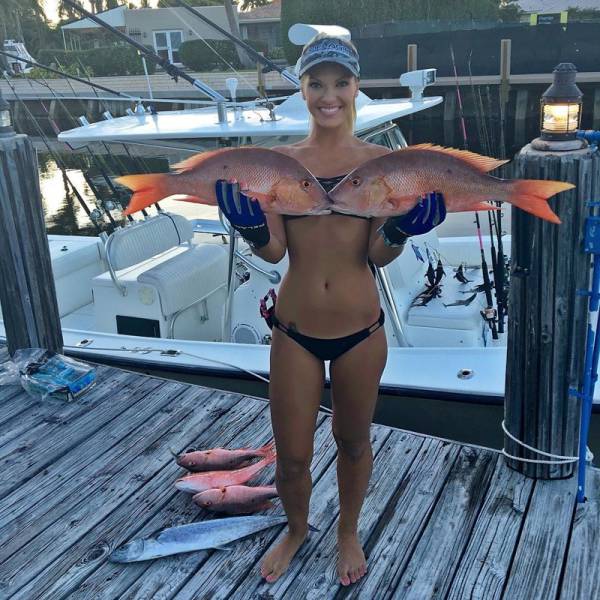 Meet The Gorgeous Blonde Who Loves To Fish In A Bikini (25 pics)