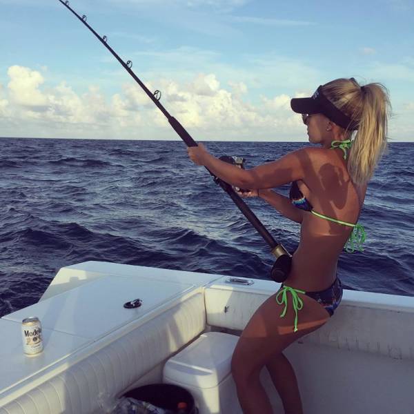 Meet The Gorgeous Blonde Who Loves To Fish In A Bikini (25 pics)