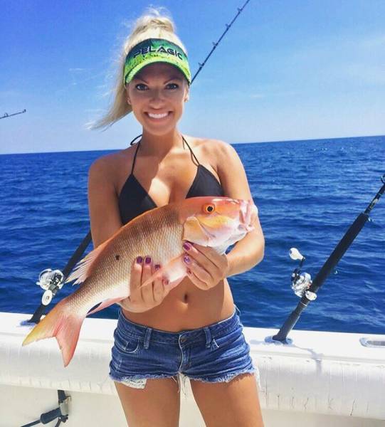 Meet The Gorgeous Blonde Who Loves To Fish In A Bikini (25 pics)