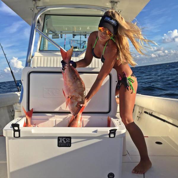 Meet The Gorgeous Blonde Who Loves To Fish In A Bikini (25 pics)