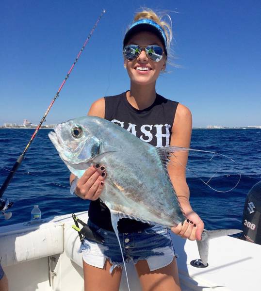 Meet The Gorgeous Blonde Who Loves To Fish In A Bikini (25 pics)