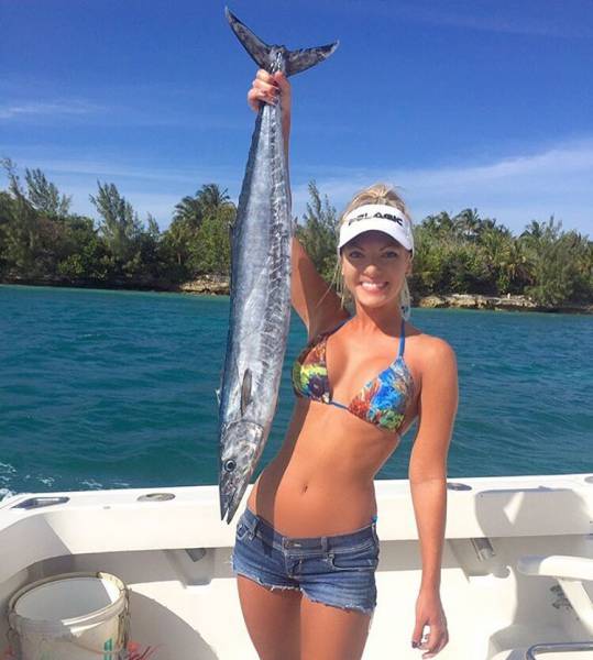 Meet The Gorgeous Blonde Who Loves To Fish In A Bikini (25 pics)