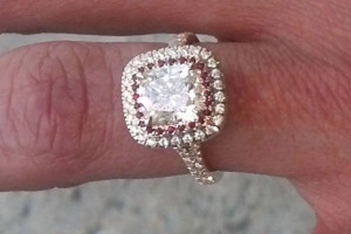 Woman Won't Return Her $30K Engagement Ring After Dumping Her Man (3 pics)