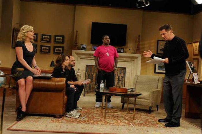 Fun Behind The Scenes Photos From Your Favorite TV Sitcoms (21 pics)