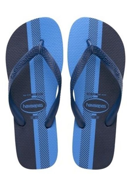 People Are Arguing About The Color Of These Flip Flops (2 pics)