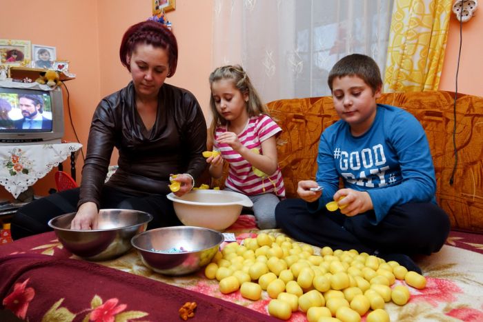 Kinder Egg Slaves Work Long Hours For Little Pay (9 pics)
