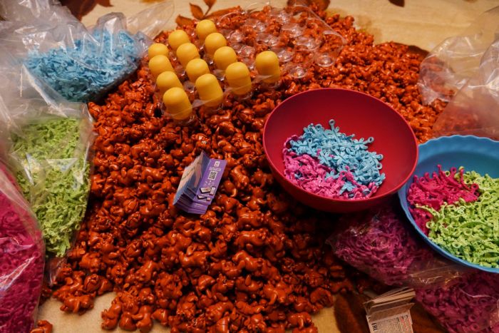 Kinder Egg Slaves Work Long Hours For Little Pay (9 pics)