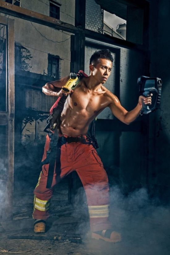 People Really Seem To Like These Photos Of Hot Firefighters (11 pics)