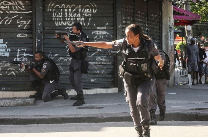 Just A Typical Day In The Favelas In Rio De Janeiro (7 pics)