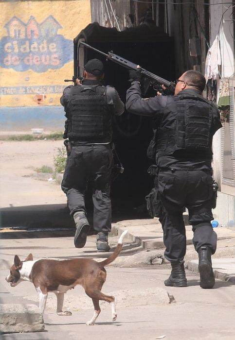 Just A Typical Day In The Favelas In Rio De Janeiro (7 pics)