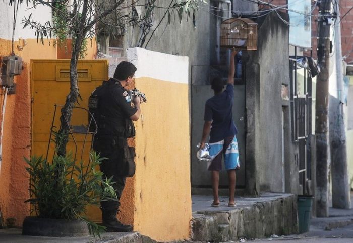 Just A Typical Day In The Favelas In Rio De Janeiro (7 pics)