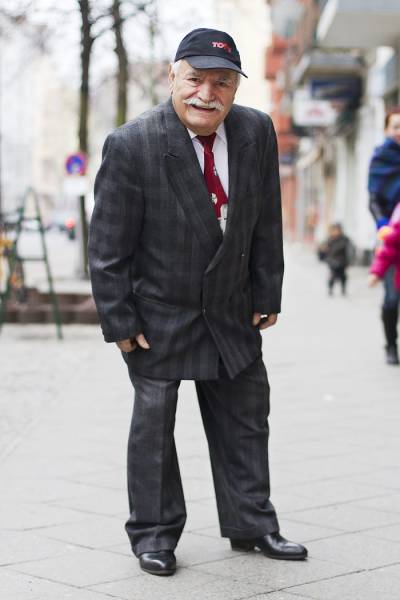 This 86-Year-Old Tailor Wears A Different Outfit To Work Everyday (25 pics)