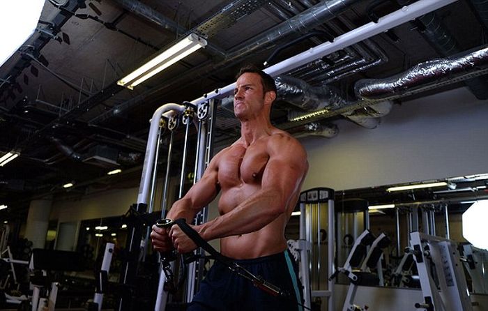 Father Goes From Dad Bod To Greek God In 15 Weeks (4 pics)