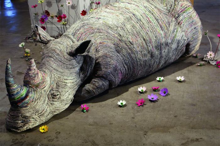 Japanese Artist Uses Newspaper To Create Breathtaking Animal Sculptures (8 pics)