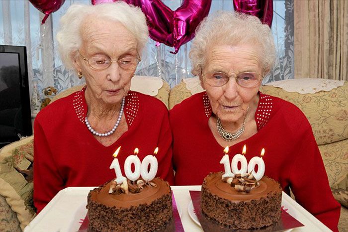 Twin Sisters Reveal Their Secret To A Long Life On Their 100th Birthday (9 pics)