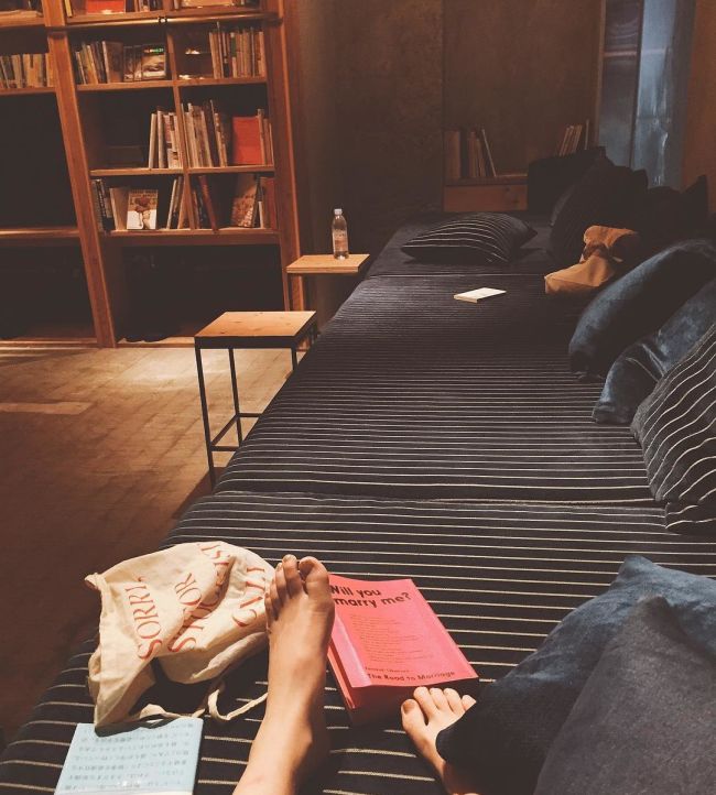 Tokyo Hostel Supplies A Book And A Bed (10 pics)