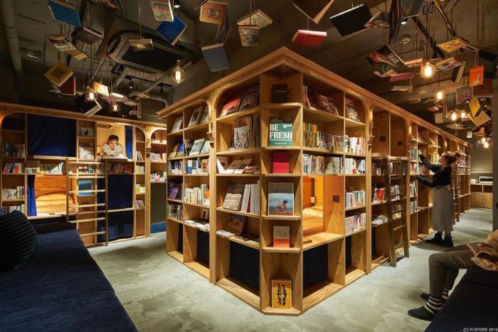 Tokyo Hostel Supplies A Book And A Bed (10 pics)