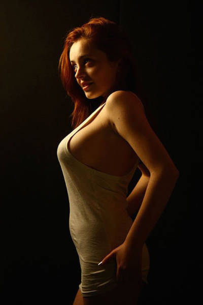 Sexy Girls Who Aren't Afraid To Show A Little Sideboob (67 pics)