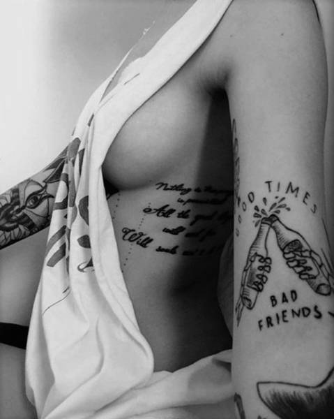 Sexy Girls Who Aren't Afraid To Show A Little Sideboob (67 pics)